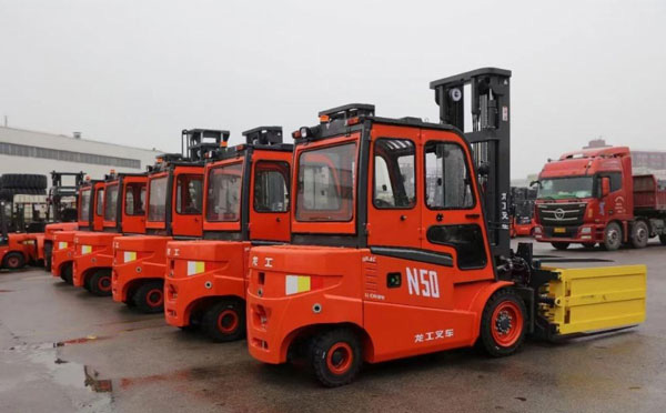 龙工平凉叉车经销商服务对比：选购时需要注意的关键点